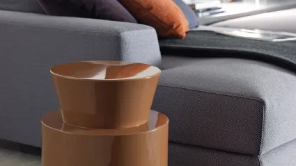 Tavolino di design in massello di tiglio laccato lucido Moai di Misuraemme