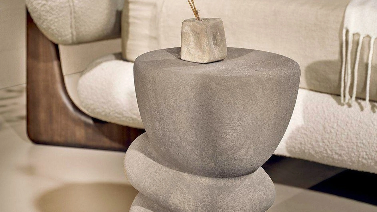 Tavolino Ovoo in gres porcellanato di Nature Design