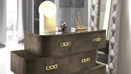 Specchiera Duse con cornice in ecopelle imbottita di Adriatica