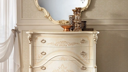 Specchiera Romantica in stucco e vernice effetto oro di Adriatica