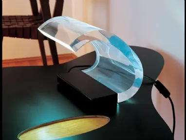 Lampada Acrilica da tavolo di Oluce