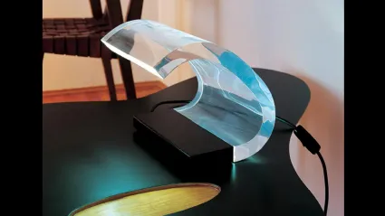Lampada Acrilica da tavolo di Oluce