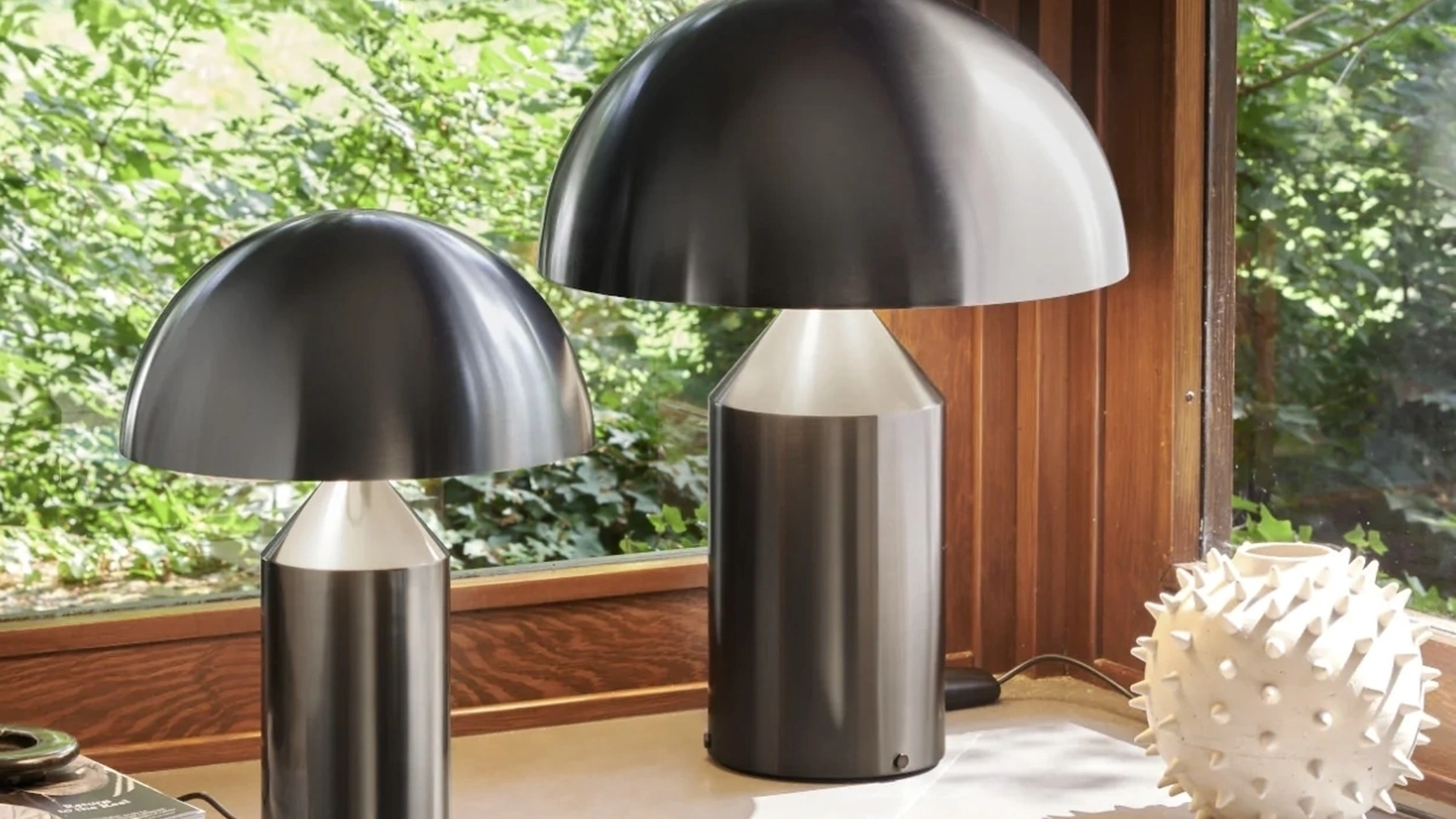 Lampada da tavolo Atollo nickel satinato di Oluce