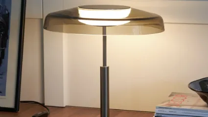 Lampada da tavolo Dora in vetro e metallo di Oluce