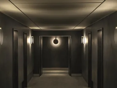 Lampada da parete a luce indiretta e riflessa in metallo Duca di Oluce