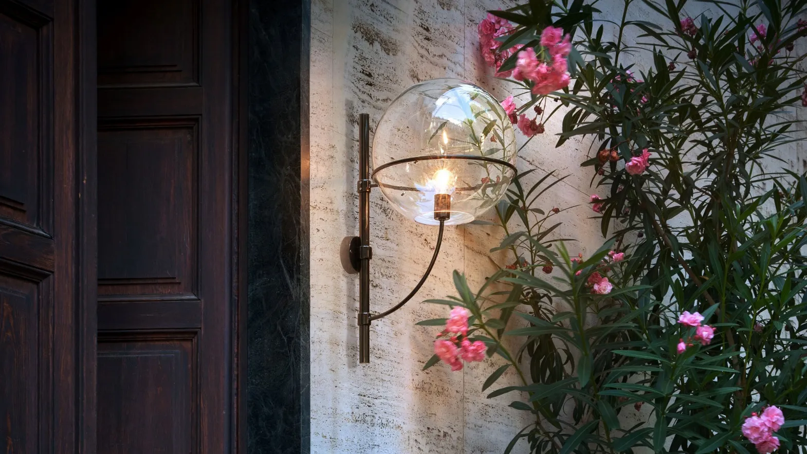 Lampada Lyndon Outdoor in metallo e policarbonato di Oluce