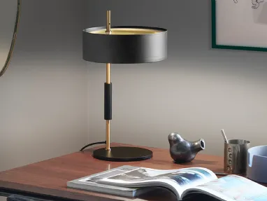 Lampada da tavolo 1953 in metallo con base e maniglia verniciati nero opaco e dettagli in oro satinato di Oluce