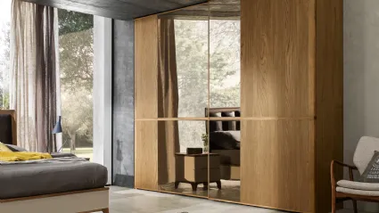 Armadio con ante scorrevoli Brahman in legno di Rovere con specchi di Le Fablier