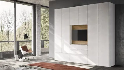 Armadio con ante battenti e vano porta TV Comp 354 in nobilitato cemento bianco di Mobilgam