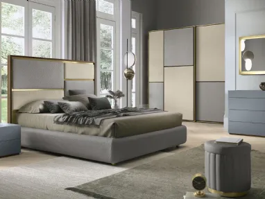 Armadio con ante scorrevoli rivestite in tessuto Eolo di Adriatica