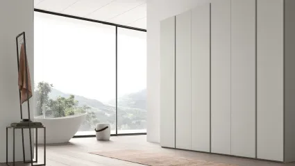 Armadio con anta battente in laccato bianco opaco Facile Gola di Maronese Acf