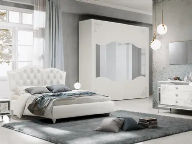 Armadio Miral con ante scorrevoli in frassino e specchio di Adriatica