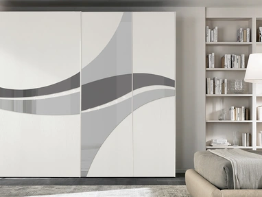 Armadio Mirea con ante scorrevoli in frassino e specchio di Adriatica