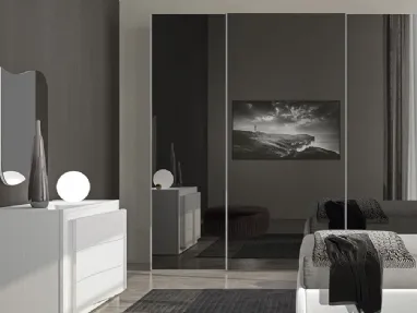 Armadio Riflessi con ante scorrevoli a specchio di Adriatica