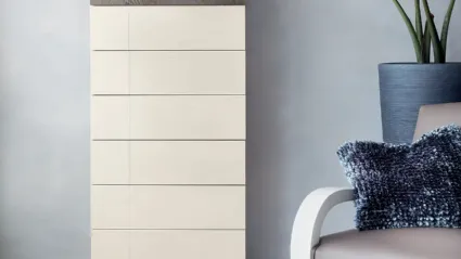Cassettiera Aneto in legno laccato di Le Fablier