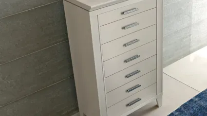 Cassettiera Rosalia in legno laccato di Le Fablier