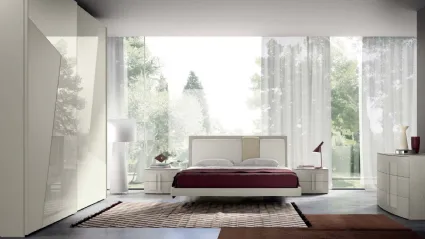 Letto in rovere gessato con testiera con pannelli in ecopelle imbottita Roger di Adriatica