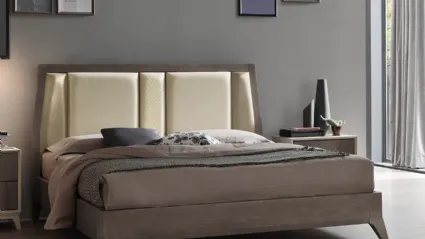 Letto Cardamomo in legno con testiera in tessuto di Le Fablier