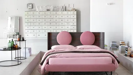 Letto Hugh One con testiera in Noce di Noctis