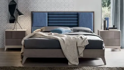 Letto in legno con testiera rivestita in tessuto Coriandolo di Le Fablier
