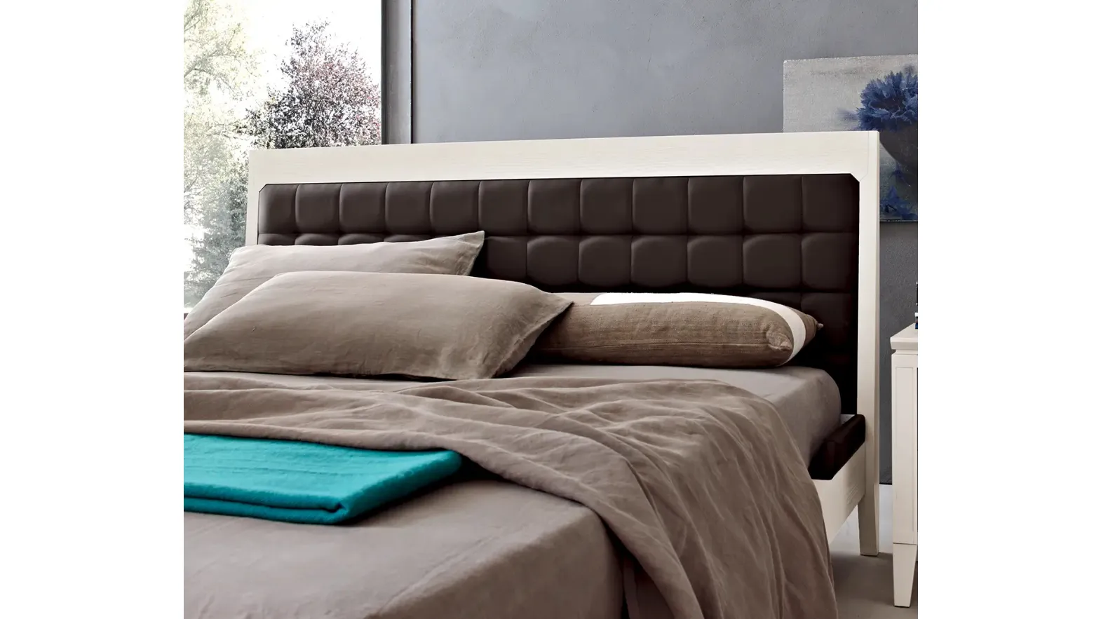 Letto Lino con testiera in pelle di Le Fablier