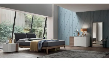 Letto Lena con struttura in Rovere Avena e cuscino doppio su testata di Maronese Acf