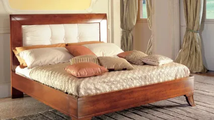 Letto classico in legno con testiera in ecopelle Oleandro Le Fablier