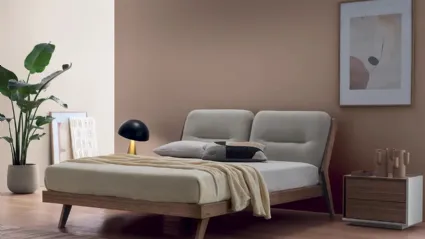 Letto moderno in legno con testiera in tessuto imbottito Sussurro di Le Fablier