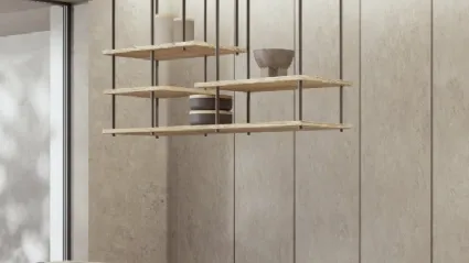 Libreria sospesa Random Kitchen con ripiani in legno Secolare naturale e struttura in metallo di Nature Design