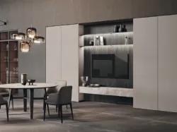 Parete Attrezzata in laccato opaco con piano in gres e spalla in bilaminato finitura legno Rovere Terranera Mantis di Binova