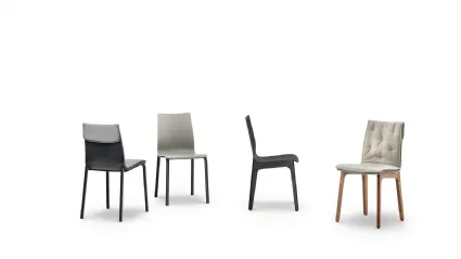 Sedia Alfa con struttura in legno massello e monoscocca in legno laccato di Bontempi