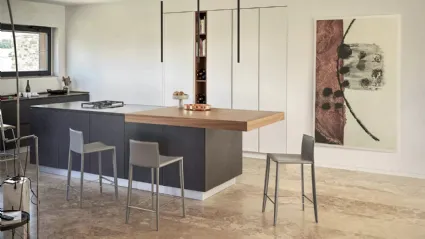 Sgabello Linda completamente rivestito in cuoio di Bontempi