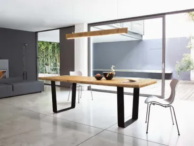 Tavolo Gate con top in legno secolare naturale e base in metallo di Nature Design