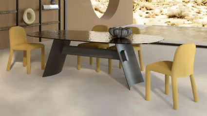 Tavolo Wave in vetro cotto Fumé con base in Rovere Nero e metallo di Nature Design