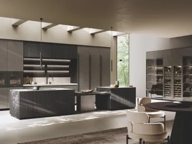 Cucina Design in laccato Metal con isola Bluna Legno Rigato di Binova