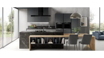 Cucina Moderna con isola Diva in Pet finitura Ghiaccio opaco e Antracite opaco di Evo Cucine