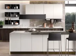 Cucina Moderna con isola Futura in melaminico finitura Rovere scuro e Seta Bianco opaco di Evo Cucine