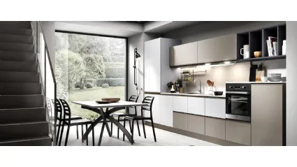 Cucina Moderna lineare Maia in melaminico finitura Cemento Fango e Cemento Bianco di Evo Cucine