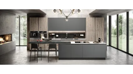 Cucina su misura con isola Eos in HPL Alevè Acero e Glass Grigio opaco di Evo Cucine